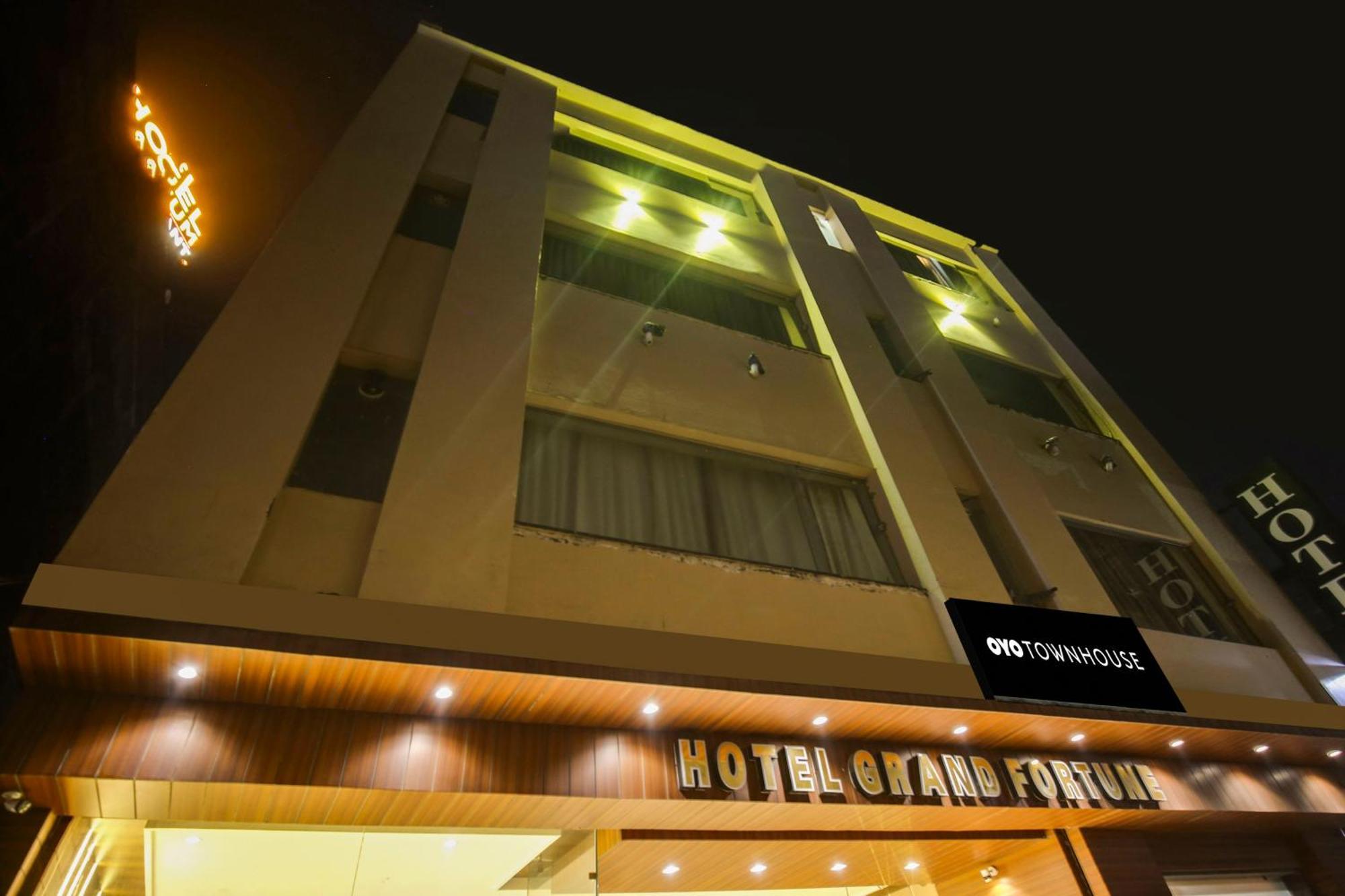Super Townhouse Grand Fortune Amritsar Exterior foto